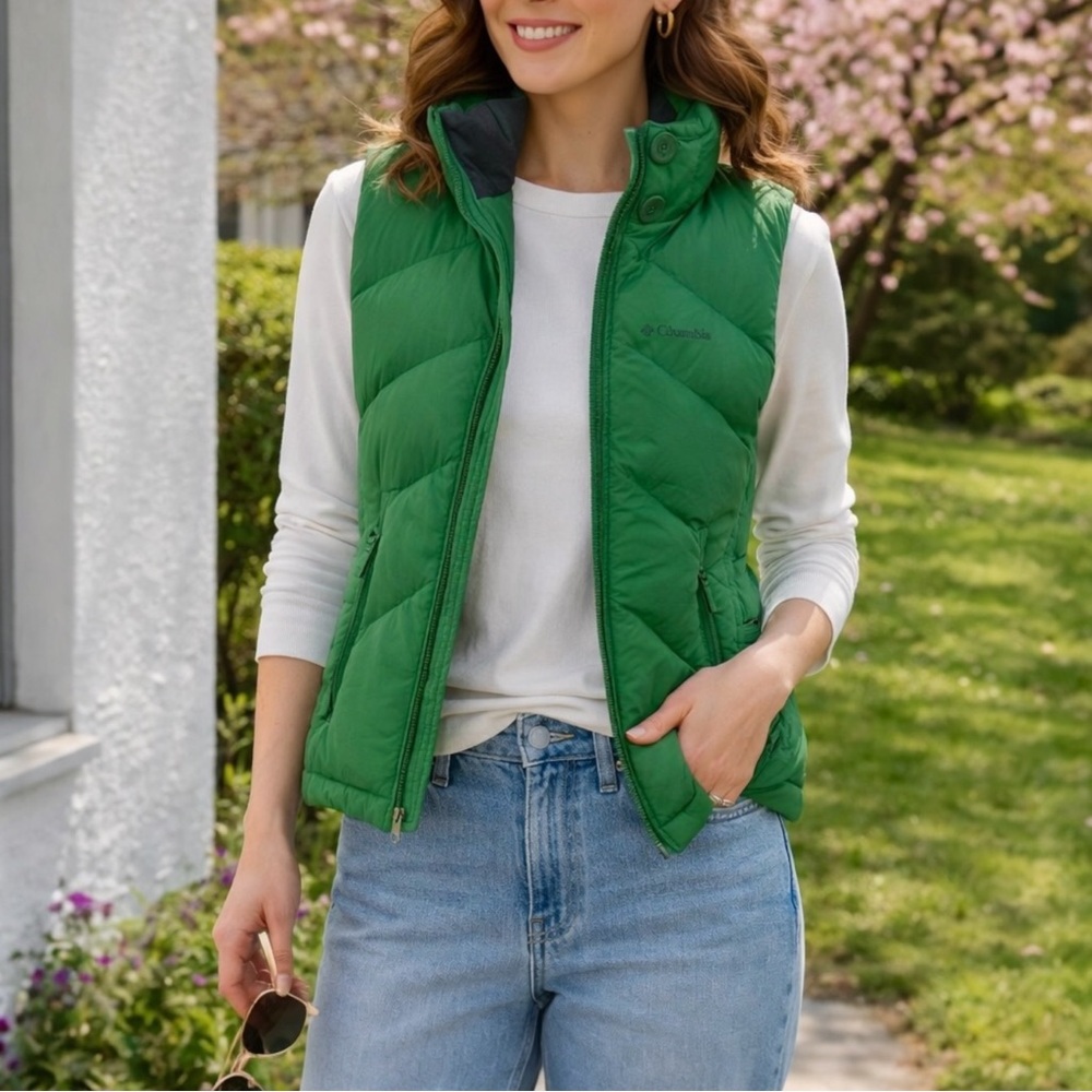 Columbia Titanium puffer vest rare green womens XS sporty (minor flaw)